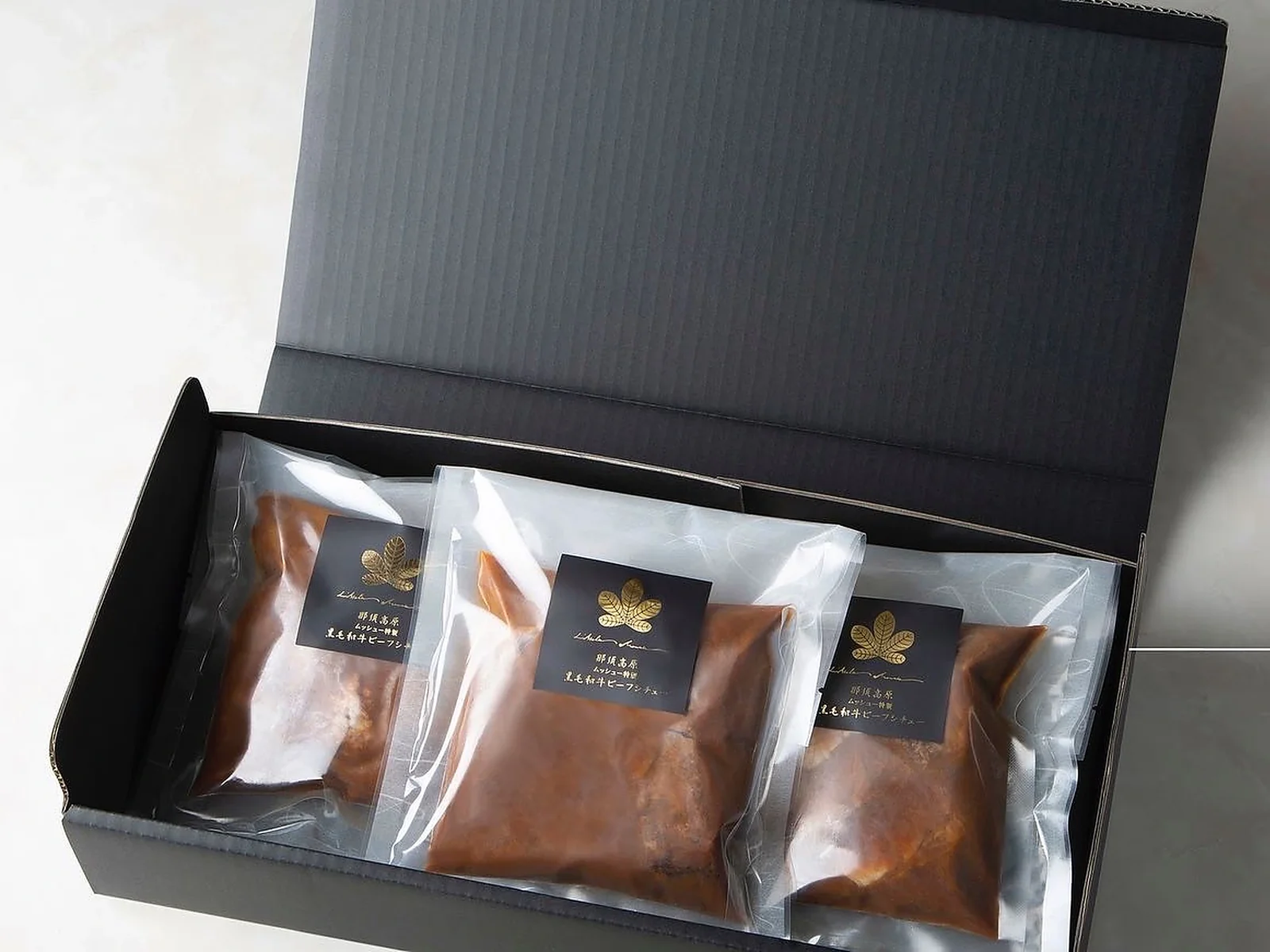 化粧箱に収めたとちぎ和牛「匠」のビーフシチュー3個（美食工房ラトリエ・ムッシュー）